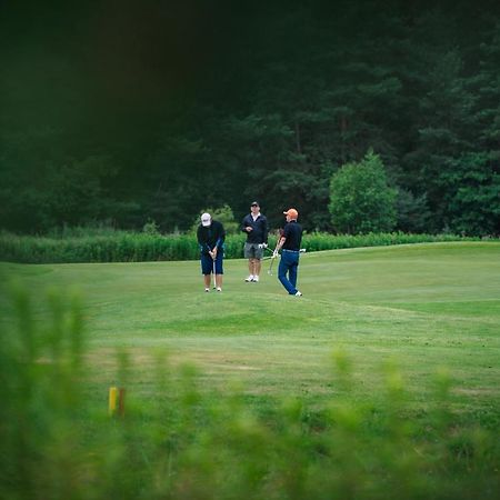 Golf Apartament W Sobieniach Sobienie Jeziory Luaran gambar