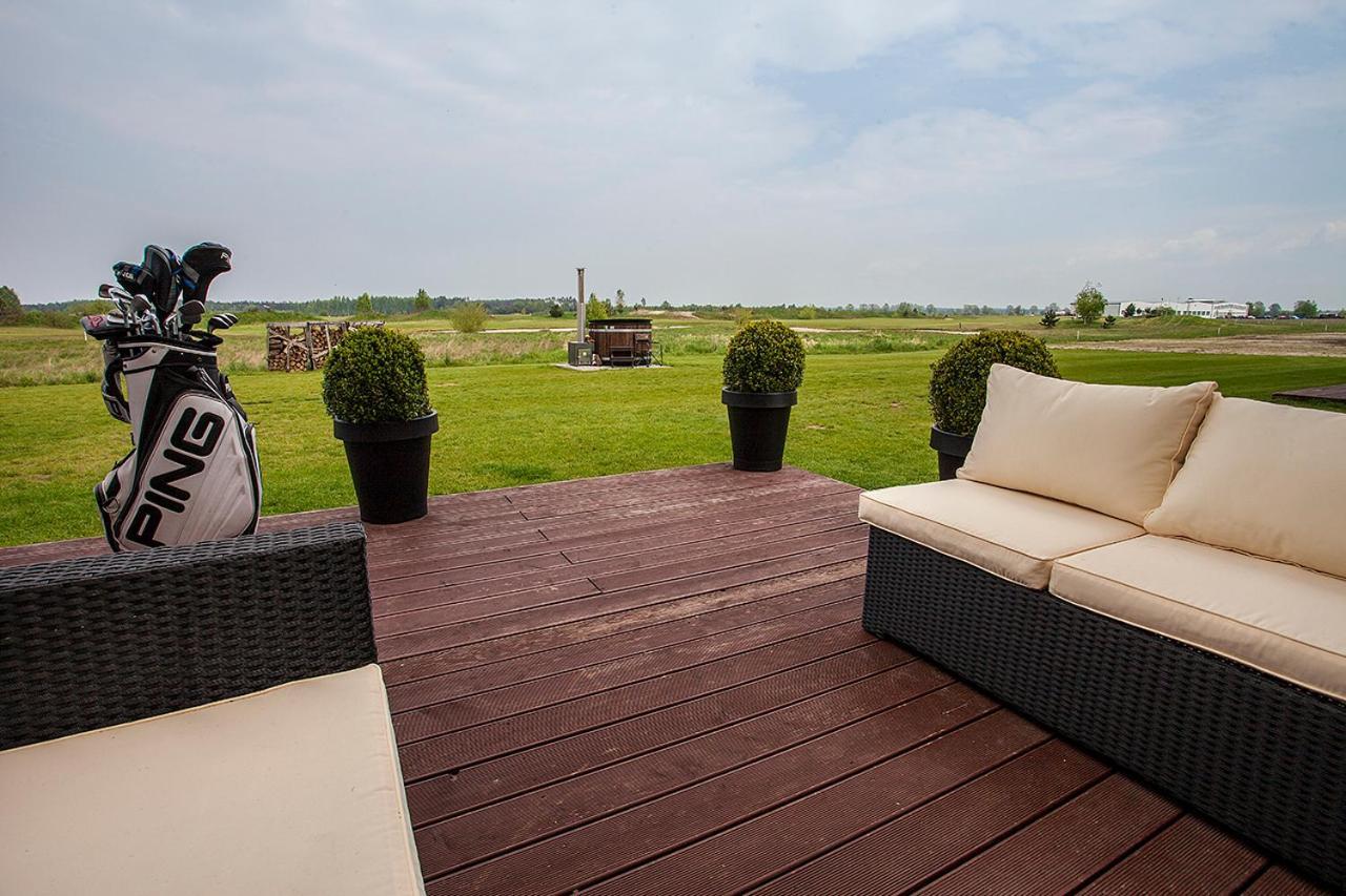 Golf Apartament W Sobieniach Sobienie Jeziory Luaran gambar