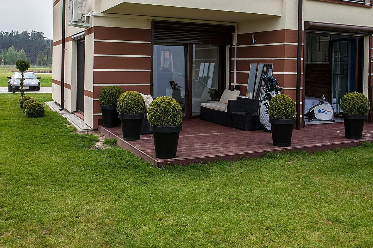 Golf Apartament W Sobieniach Sobienie Jeziory Luaran gambar