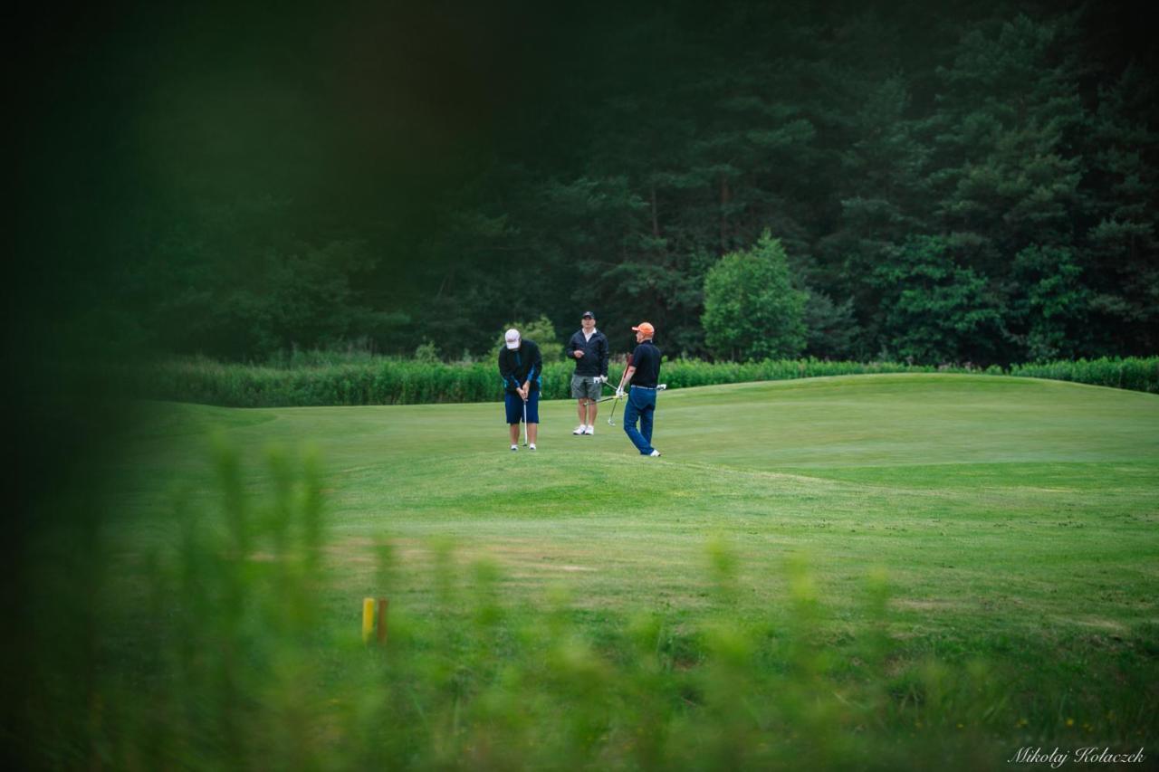 Golf Apartament W Sobieniach Sobienie Jeziory Luaran gambar