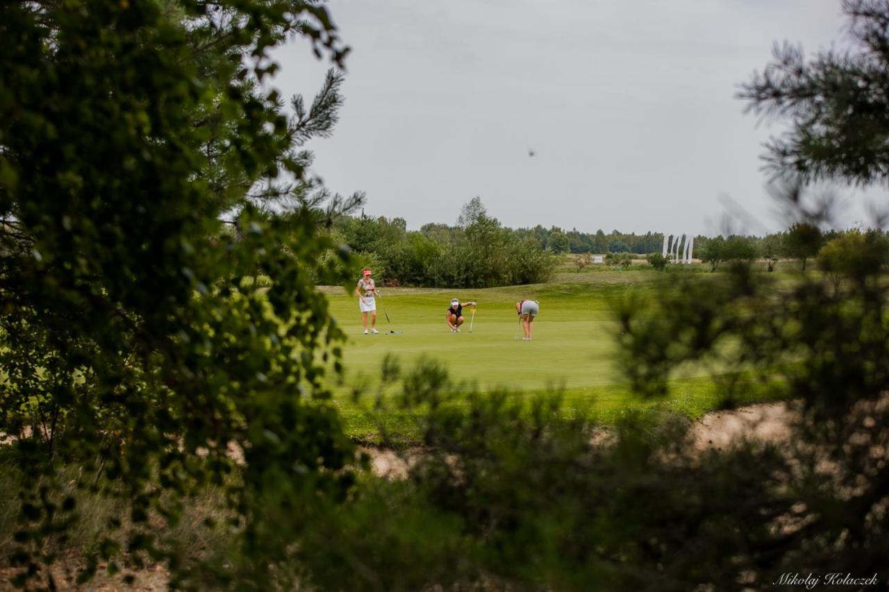 Golf Apartament W Sobieniach Sobienie Jeziory Luaran gambar