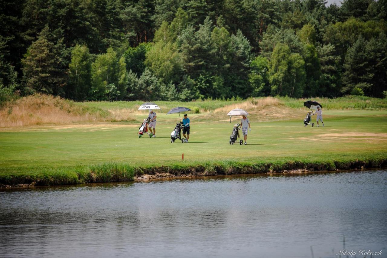 Golf Apartament W Sobieniach Sobienie Jeziory Luaran gambar