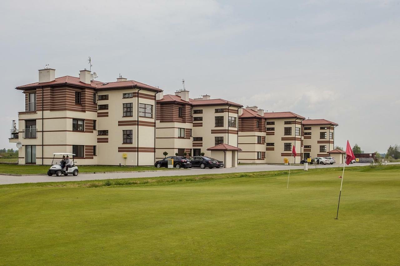 Golf Apartament W Sobieniach Sobienie Jeziory Luaran gambar