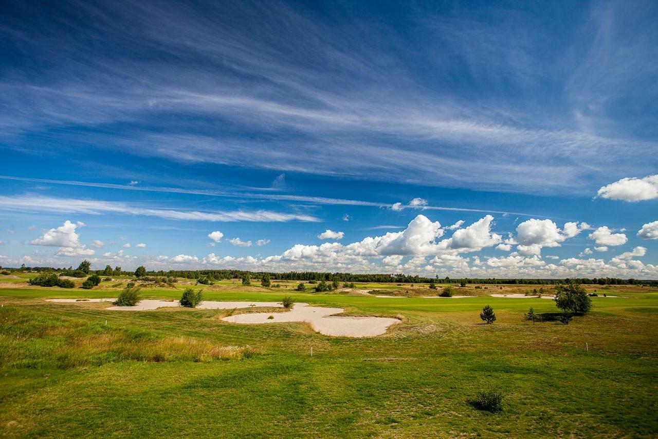 Golf Apartament W Sobieniach Sobienie Jeziory Luaran gambar